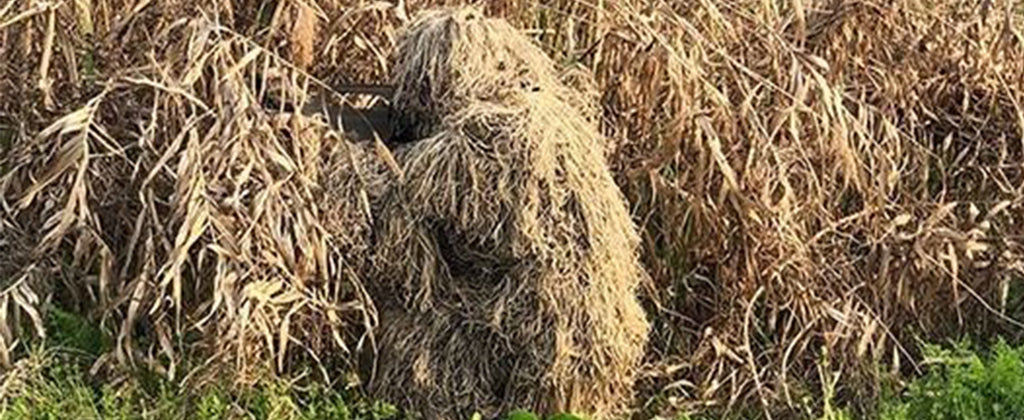 DoCred 5 in 1 Ghillie Suit, 3D Camouflage Hunting Apparel w/Jacket, Pants, Hood, Carry Bag for Adults/Youth, S/M/L/XL/XXL